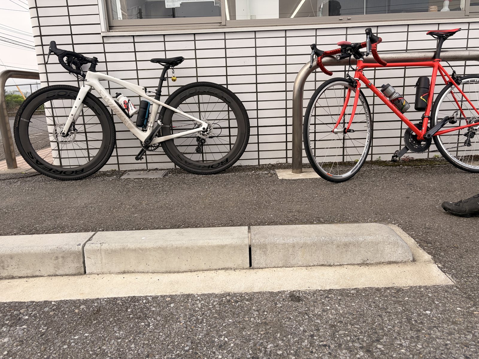 Divergeと赤いRNC7が並んでいる写真